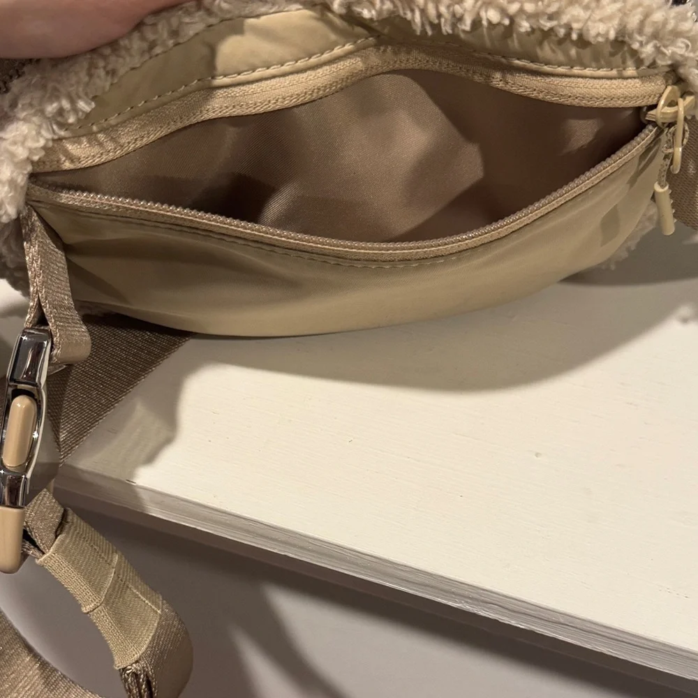 Lululemon Athletica Sherpa Belt Bag in Beige - Picture 3 of 4